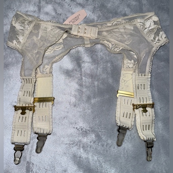 Victoria’s Secret Lace Garter Belt Cream Size XS/S NWT - Picture 3 of 3